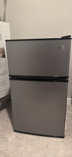 Mini fridge (2 door with freezer) arctic king