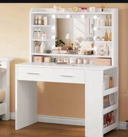 Makeup vanity
