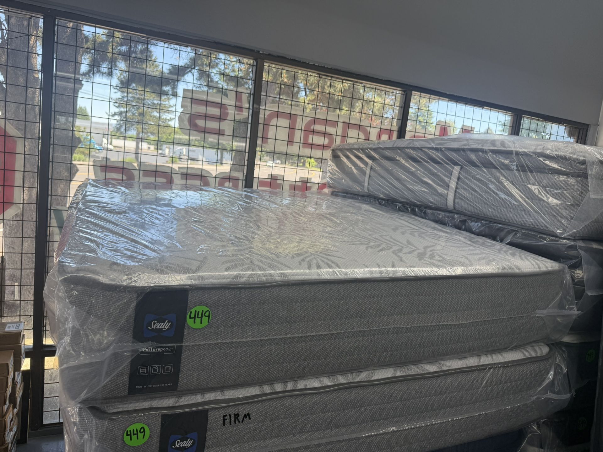 QUEEN SIZE SEALY POSTUREPEDIC (FIRM) MATTRESS & BOX SPRING BED SET