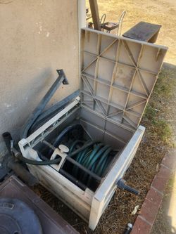 Heavy Duty 100Ft Garden Hose and Reel "No Kinks or Holes "