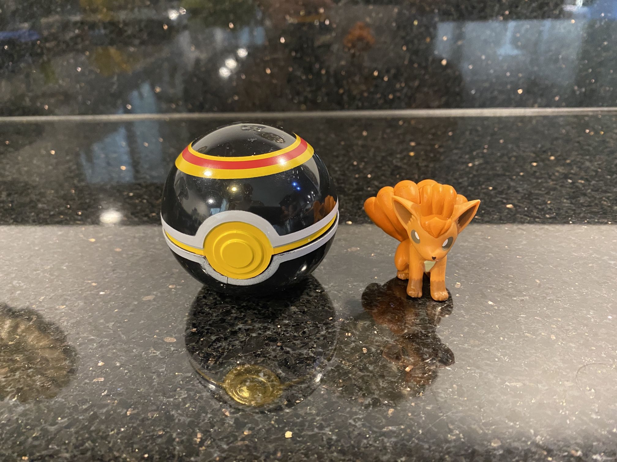 Pokemon Clip 'n' Go Vulpix Action Figure in Luxury Ball 2021 Jazwares Toys