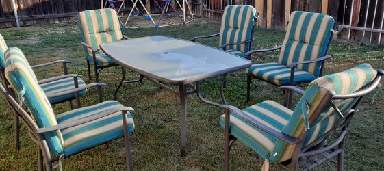 Table & chairs