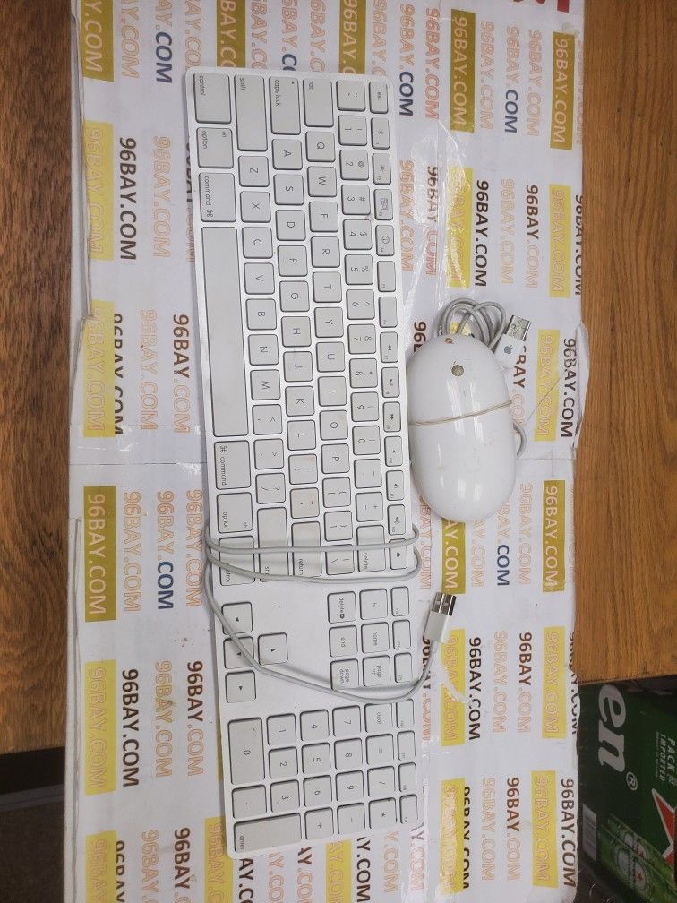 APPLE WIRED KEYBOARD AND MICE (D1044)

