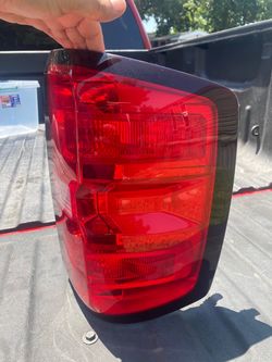 Chevy OEM tail lights L R  Chevy 2014-2019 silverado1(contact info removed)