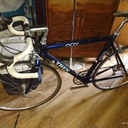 Trek 5200 OCLV Carbon Series Road Bike