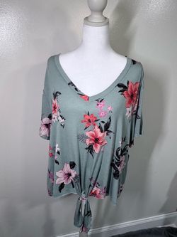 NWT: Size 2X Evri green floral tie front top