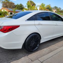 (11) Hyundai Sonata, Low Miles, Clean Title, Registered, 4 Cylinder Gas Saver, 20" Rims, Factory Warranty, No Issues Or Problems 