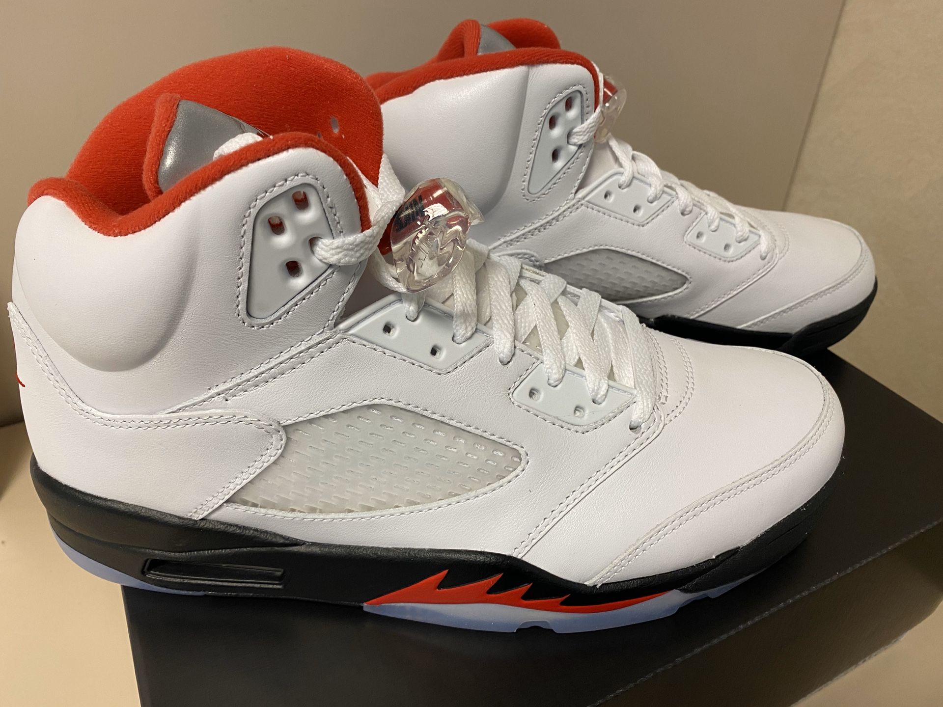 Air Jordan retro 5 Fire reds