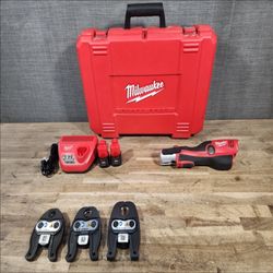 Milwaukee 2473-22 M12 Force Logic 5400 lbs Press Tool Kit, 1/2" - 1" Jaw