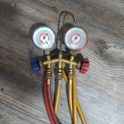 JB Industries M2 Series Brass Charging Manifold with pressure gauge