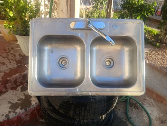 Kichen sink with faucets