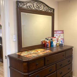 Dressing Table With Mirror
