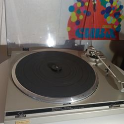 Vintage Technics Model Sl-200 Turntable/ Record Player