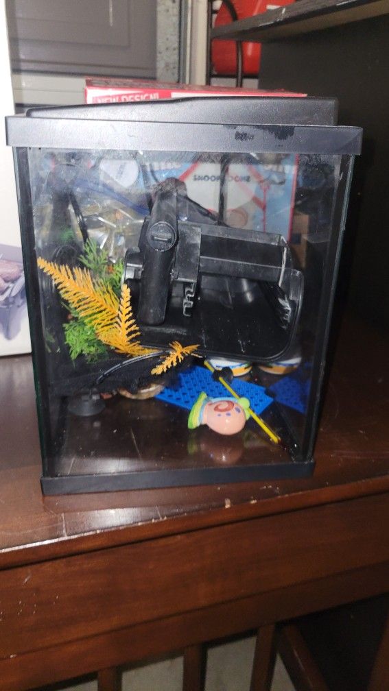 Misc. Fish Tank Gear With figurines