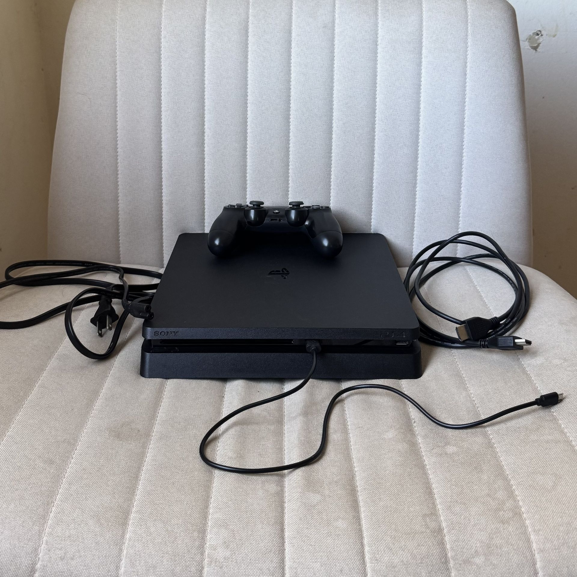 Sony PS4 Slim