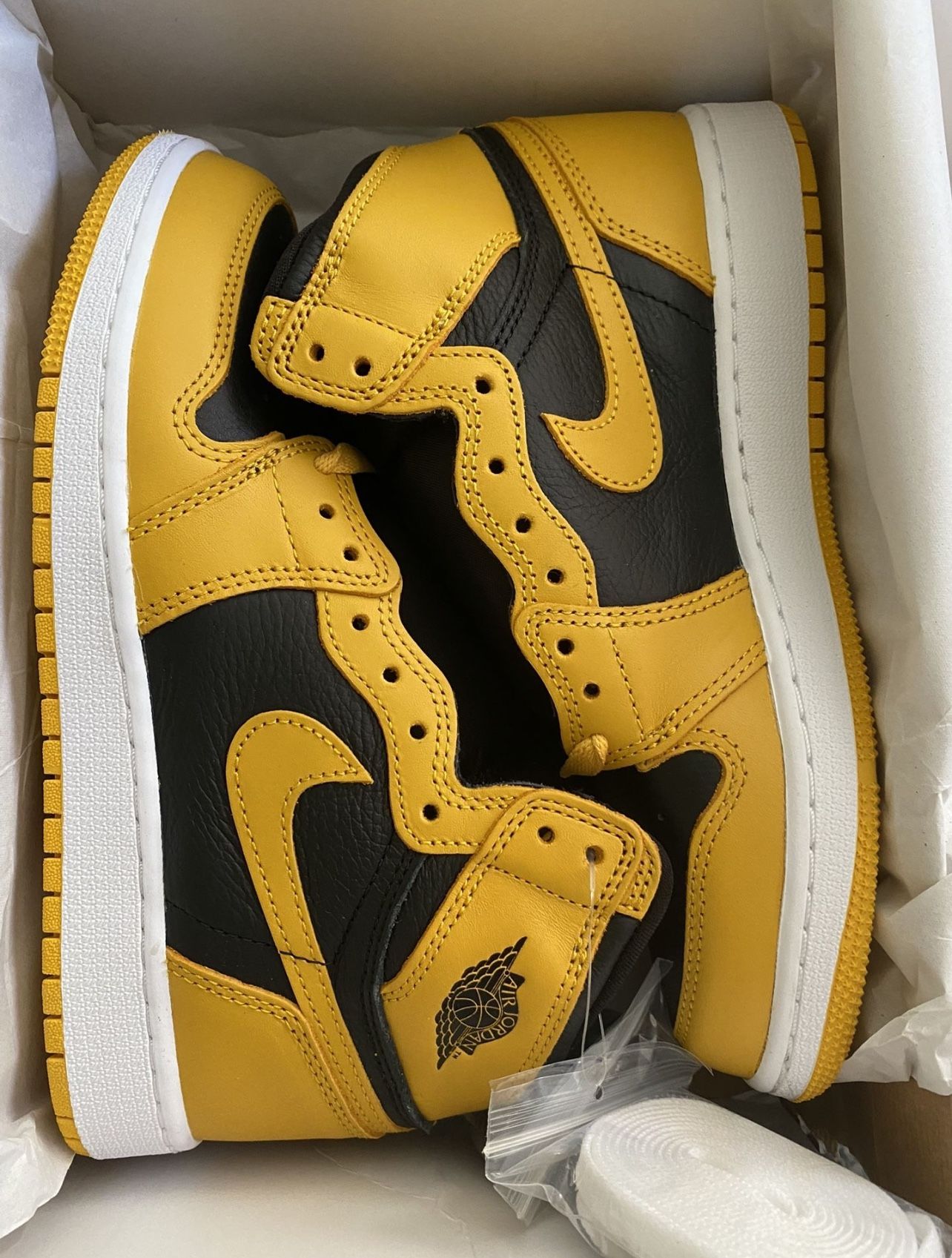 DS JORDAN 1 POLLEN GS  SIZE 6Y & 6.5Y