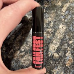 NEW BENEFIT COSMETICS FAN FEST FANNING AND VOLUMIZING MASCARA $4!!