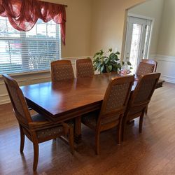 Table x Chairs  (accessories Not Included)