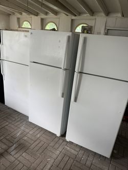 🇺🇸WHITE FRIDGES FOR SALE.❤️ALL RUN LIKE BRAND NEW😘. $325 EACH starting out at😍😻ONE HAS ICE MAKER💕WILL DELIVER FOR FEE🎉ALL ARE 18 CU.FT.🎊ALL BE