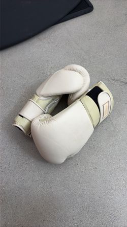 Modest vintage player White Leather Boxing Gloves