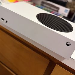 Gently used Xbox Series S