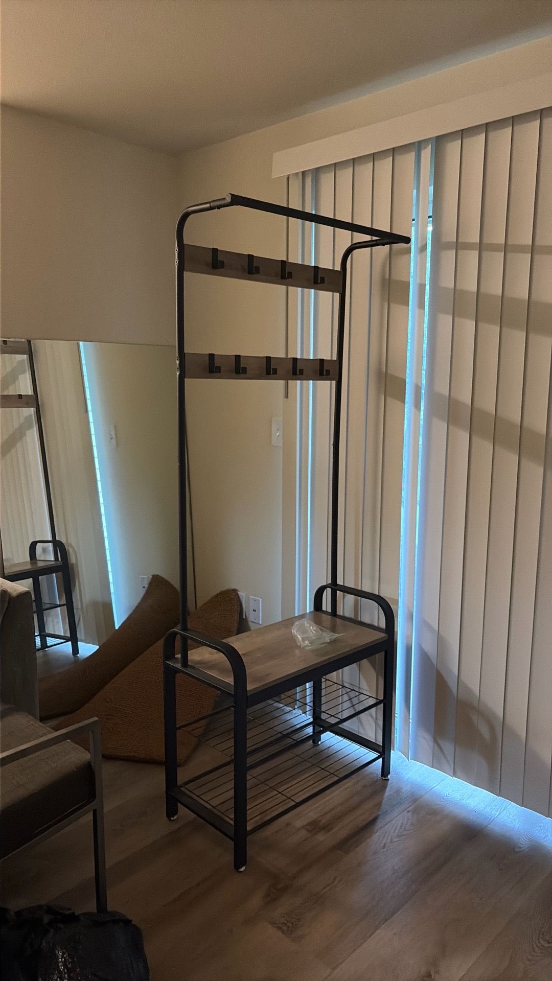Coat rack/shoe rack