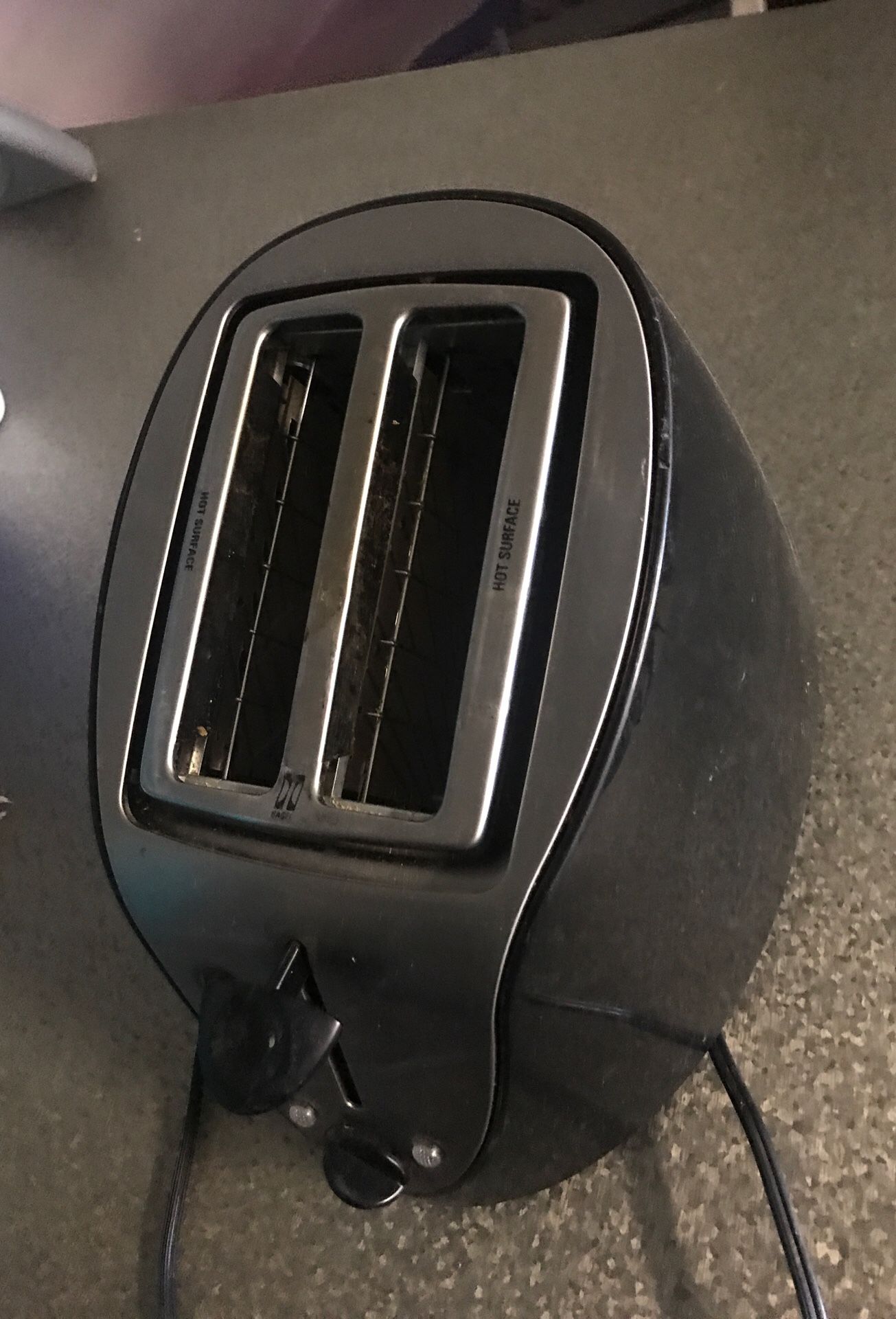 Bread toaster