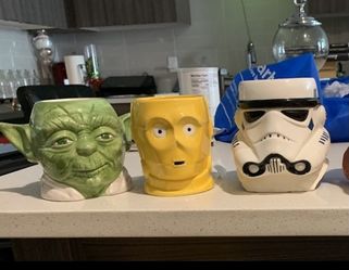 Galerie Star Wars Darth Vader/Yoda R2-D2/Stormtrooper Mugs (2) for Sale in  Fort Worth, TX - OfferUp