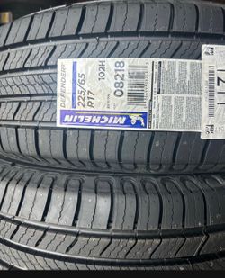 225/65r17 Michelin Defender 2 for $650 all 4