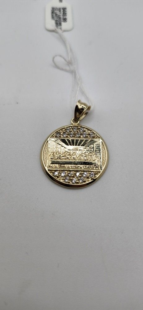 10kt Gold Last Supper Pendant w/ Cubic Zirconia 3.6G