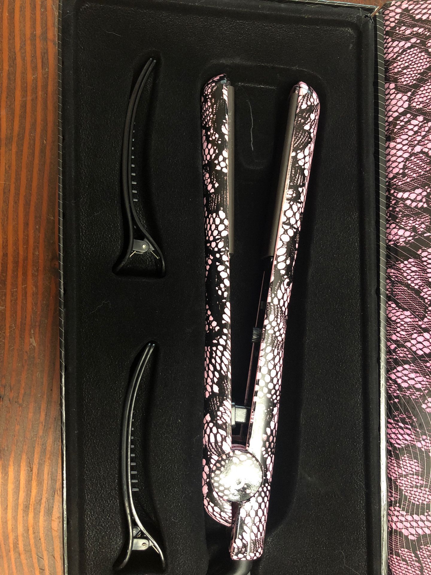 Amika: sultry lace ceramic styler