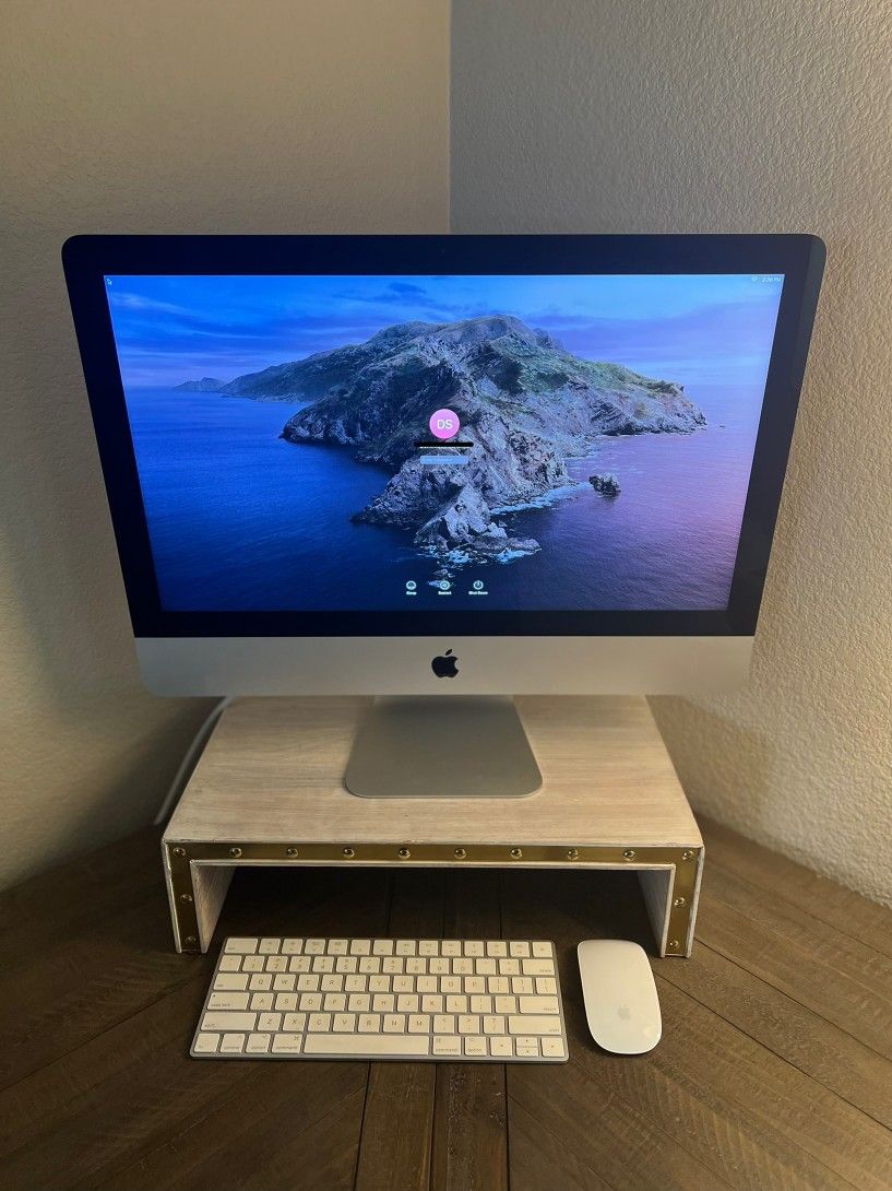 iMac 21.5" 2017 Model Perfect Condition 