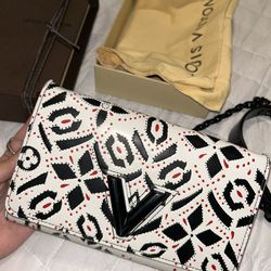LOUIS VUITTON Graphic Print Leather Twist Wallet on Chain