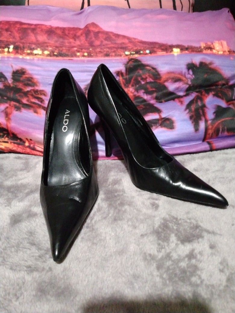 ALDO BLACK HEEL PUMPS SIZE 38 