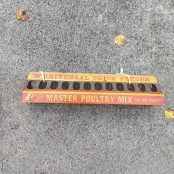 Vintage Style Master Poultry Mix Univerdal Chick Feeder