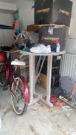 Small Deck Table with 4 Matching Stools