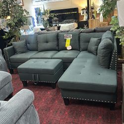 🚨🚨Gray Sectional With Storage Ottoman, Chaise And Throw Pillows
