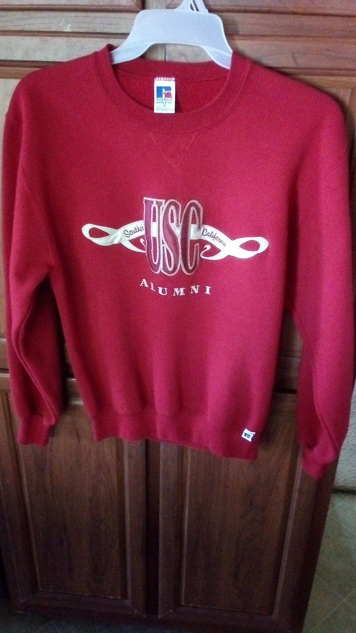VINTAGE USC LONG SLEEVE SWEATER & UCLA STATIUM BLANKET 
