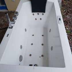 Bathtub Jacuzzi 