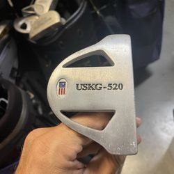 US kids golf girls golf putter  mod 520 in right hand  