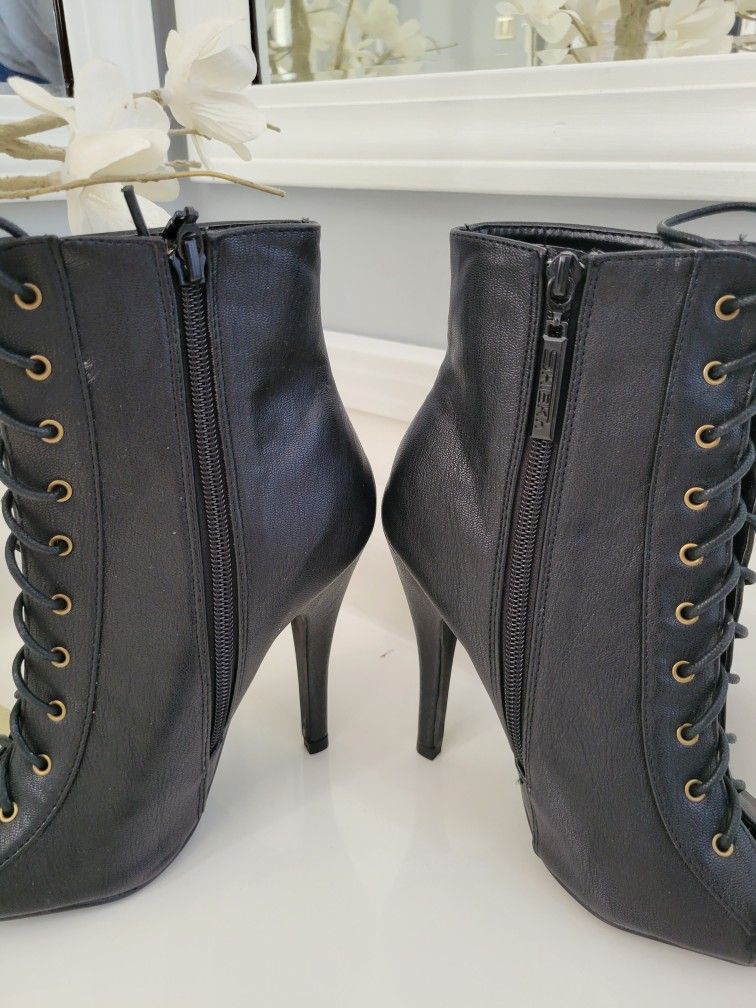 New Black Women's Boots Size 6