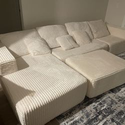 Brand New Modern Couch, never used just received! (High Quality Boneless)