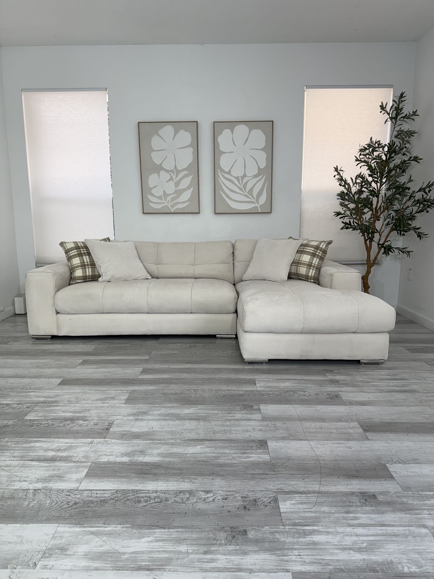 Sectional Couch Beige / Sofá Beige