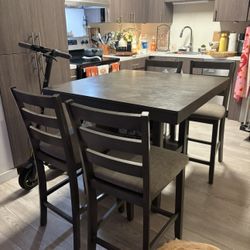 DINING TABLE & CHAIRS