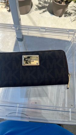 Michael Kors Zip-Around Wallet