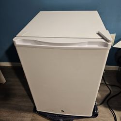 Mini fridge