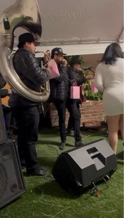 Guitarras y tuba