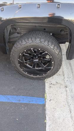 Moto Wheels 20x12 -44 33x12.50r20
