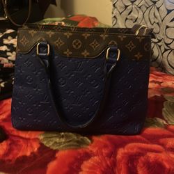 Louie Vuitton purse and wallet set