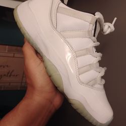 AJ 11 LOW SIZE 7 Y 